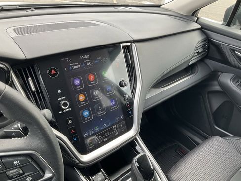 Used 2025 Subaru Outback Premium image 3