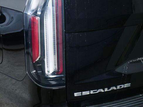 Used 2021 Cadillac Escalade ESV Premium Luxury AWD/4WD image 17