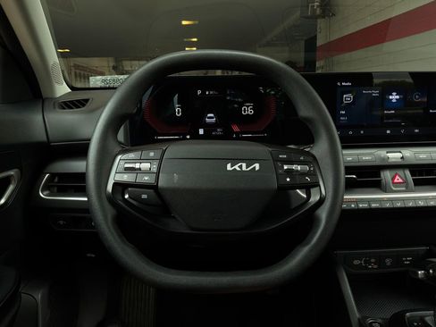 Used 2025 Kia K4 FWD image 31