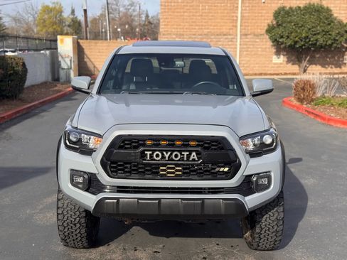 Used 2019 Toyota Tacoma Limited image 9