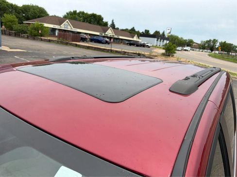 Used 2016 Chrysler Town & Country Touring-L FWD image 11