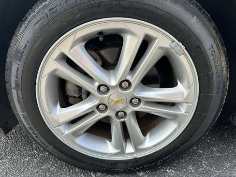 Used 2017 Chevrolet Cruze LT FWD image 25