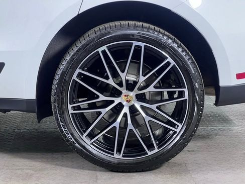 Certified 2026 Porsche Macan AWD/4WD image 12
