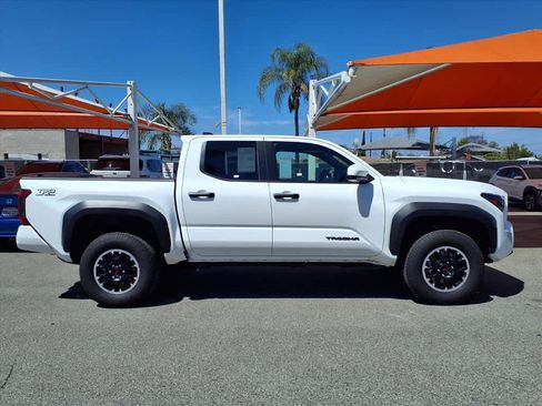 Certified 2025 Toyota Tacoma TRD Off-Road image 3