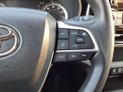 Used 2023 Toyota Highlander L FWD image 35