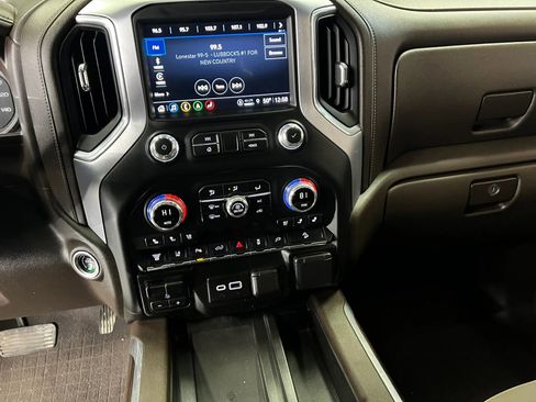 Used 2022 GMC Sierra 3500 SLT w/ SLT Premium Package AWD/4WD image 19