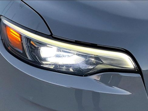 Used 2019 Jeep Cherokee Latitude Plus w/ Cold Weather Group image 28