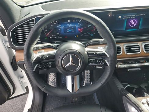 Used 2025 Mercedes-Benz GLS 450 4MATIC image 16