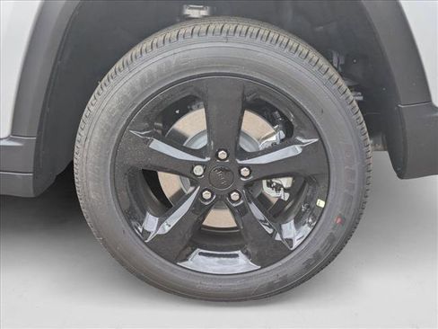 New 2025 Jeep Grand Cherokee L Altitude image 10