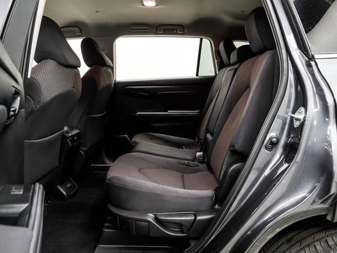 Used 2023 Toyota Highlander L FWD image 18
