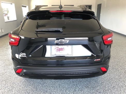 Used 2025 Chevrolet Trax RS w/ Sunroof Package FWD image 3