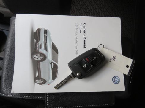 Used 2019 Volkswagen Tiguan S image 30