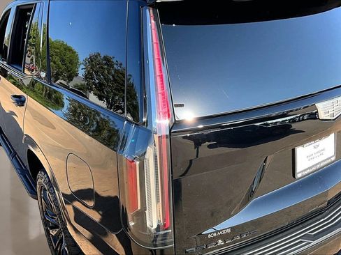 Used 2022 Cadillac Escalade Sport w/ Touring Package AWD/4WD image 33