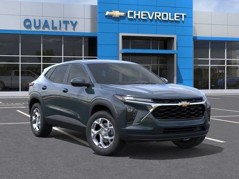 New 2026 Chevrolet Trax LS w/ LS Convenience Package FWD image 7
