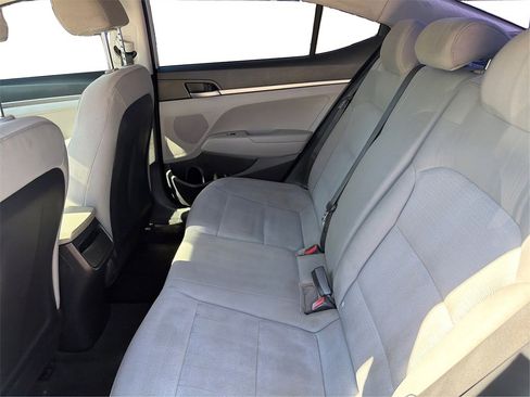 Used 2017 Hyundai Elantra SE image 11