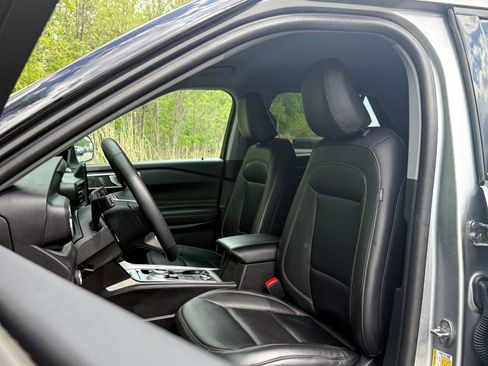 Certified 2024 Ford Explorer XLT w/ Equipment Group 202A AWD/4WD image 18
