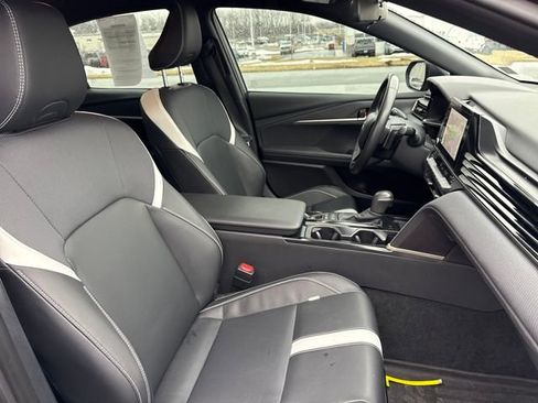 Used 2025 Toyota Camry SE image 13