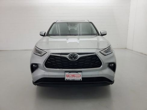 Used 2021 Toyota Highlander Limited image 3
