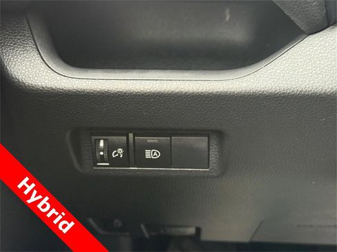 Used 2022 Toyota RAV4 LE image 29