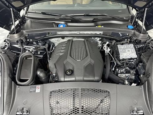 Certified 2026 Porsche Macan AWD/4WD image 31
