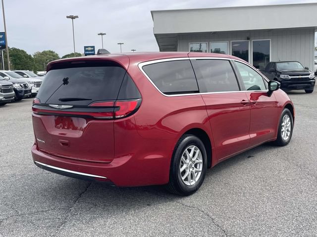 Used 2025 Chrysler Pacifica Select FWD image 3