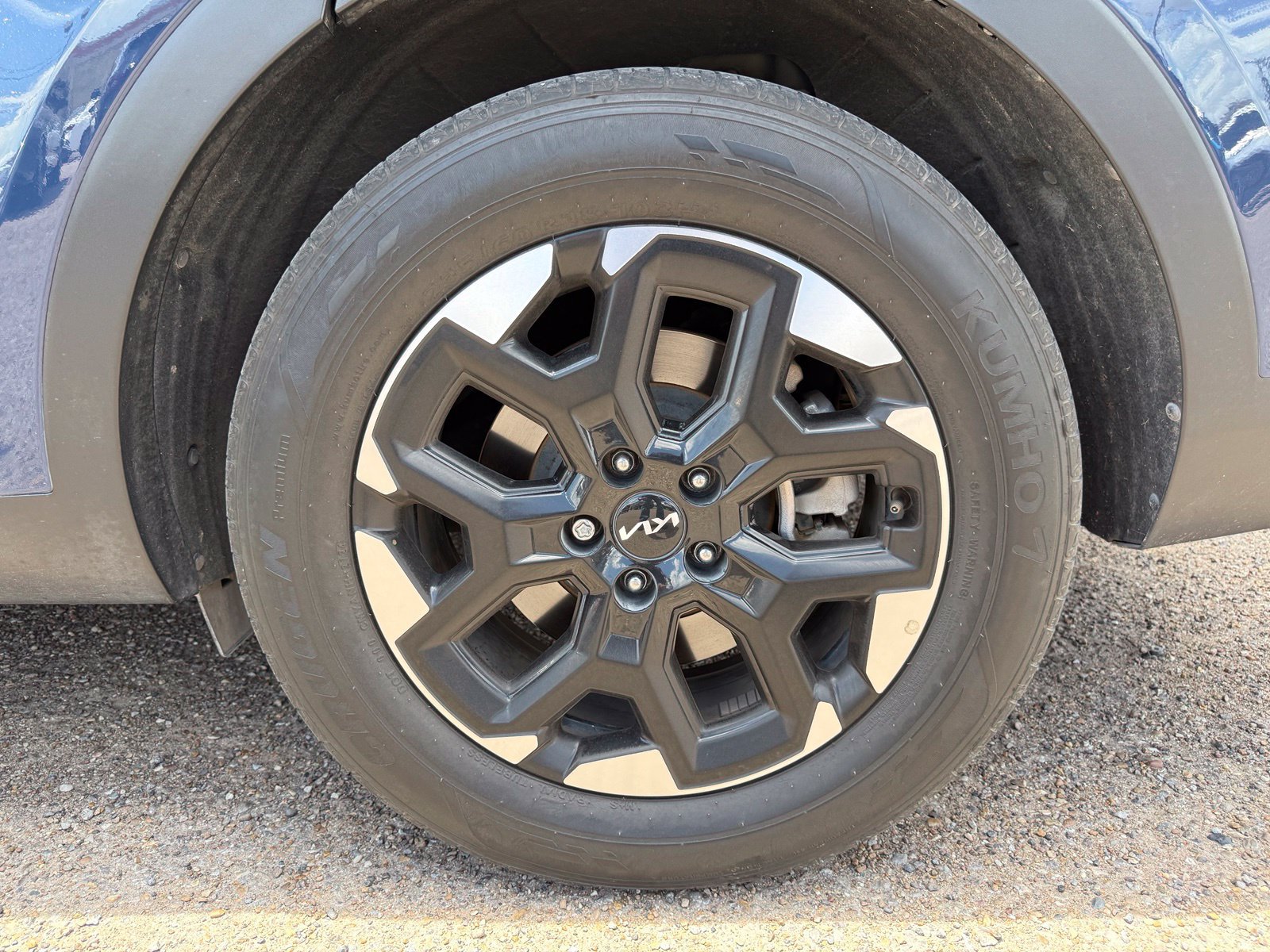 Used 2024 Kia Sorento S w/ Panoramic Sunroof Package FWD image 13
