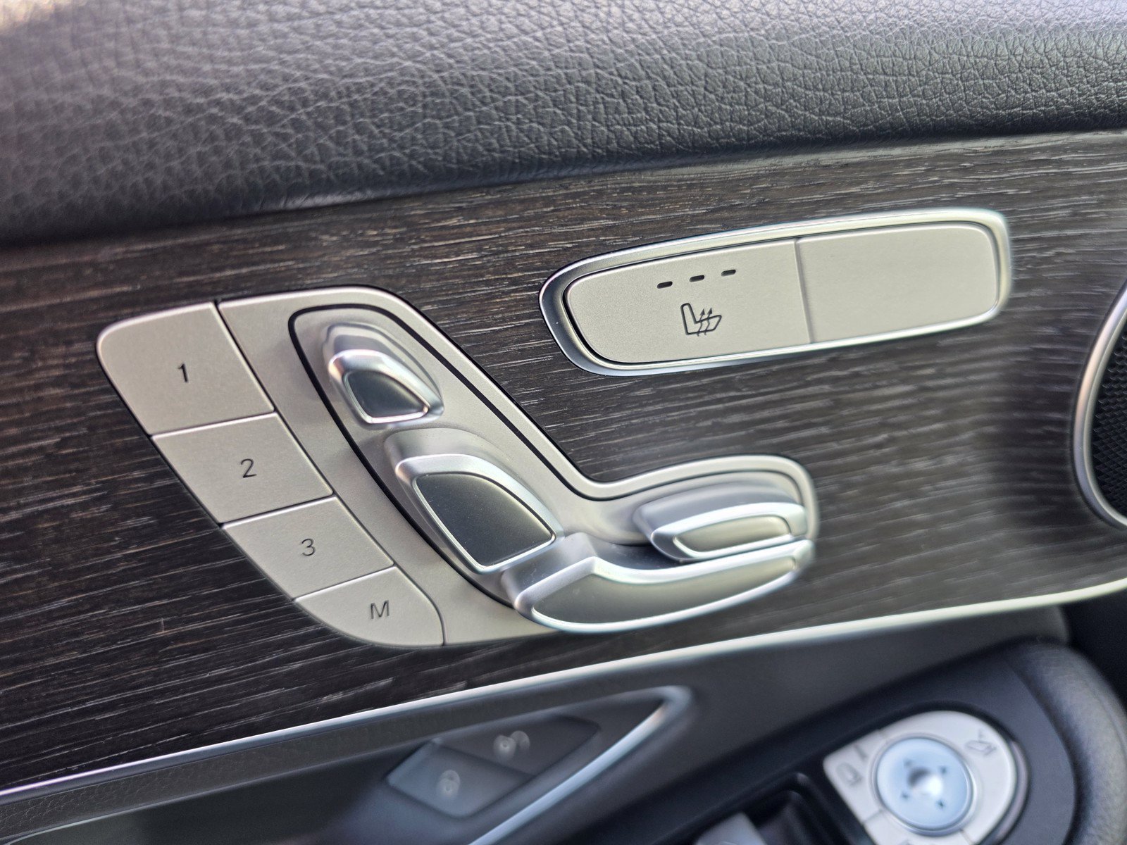 Used 2021 Mercedes-Benz GLC 300 image 21