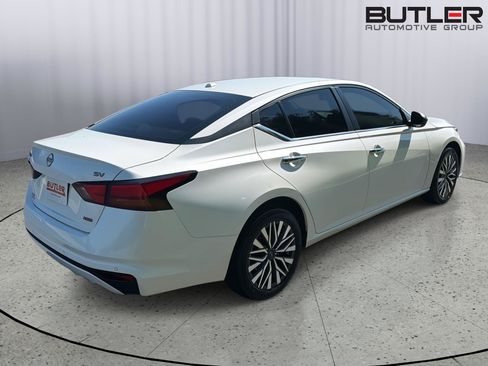 Used 2024 Nissan Altima 2.5 SV AWD/4WD image 6