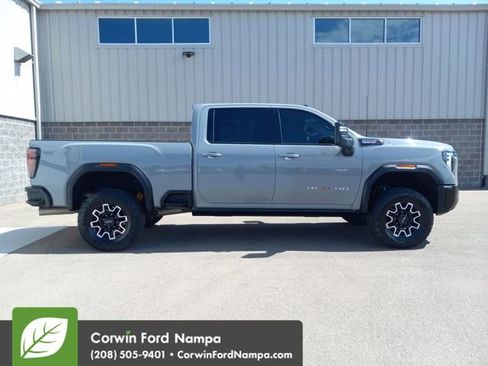 Used 2024 GMC Sierra 2500 AT4X image 2