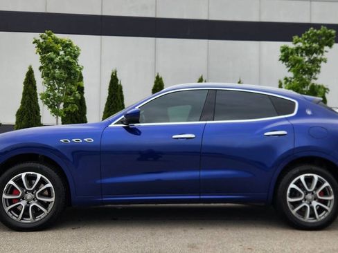 Used 2017 Maserati Levante w/ Luxury Package AWD/4WD image 2