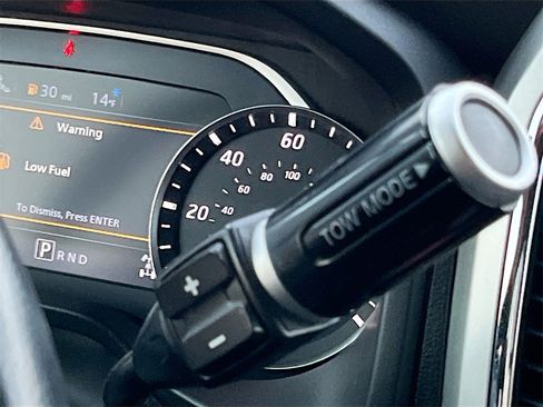 Used 2024 Nissan Titan SV w/ SV Convenience Package image 16