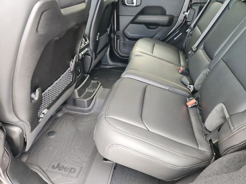 New 2026 Jeep Wrangler Unlimited Sahara AWD/4WD image 19