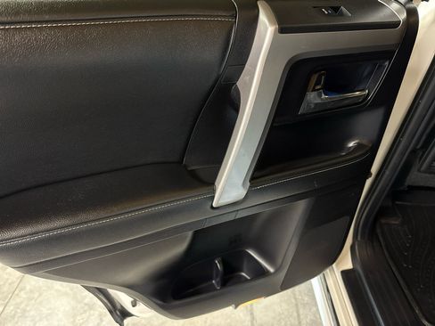Used 2014 Toyota 4Runner Limited image 32