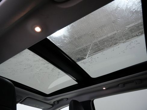 Used 2022 Jeep Cherokee Latitude w/ Sun & Sound Group image 4