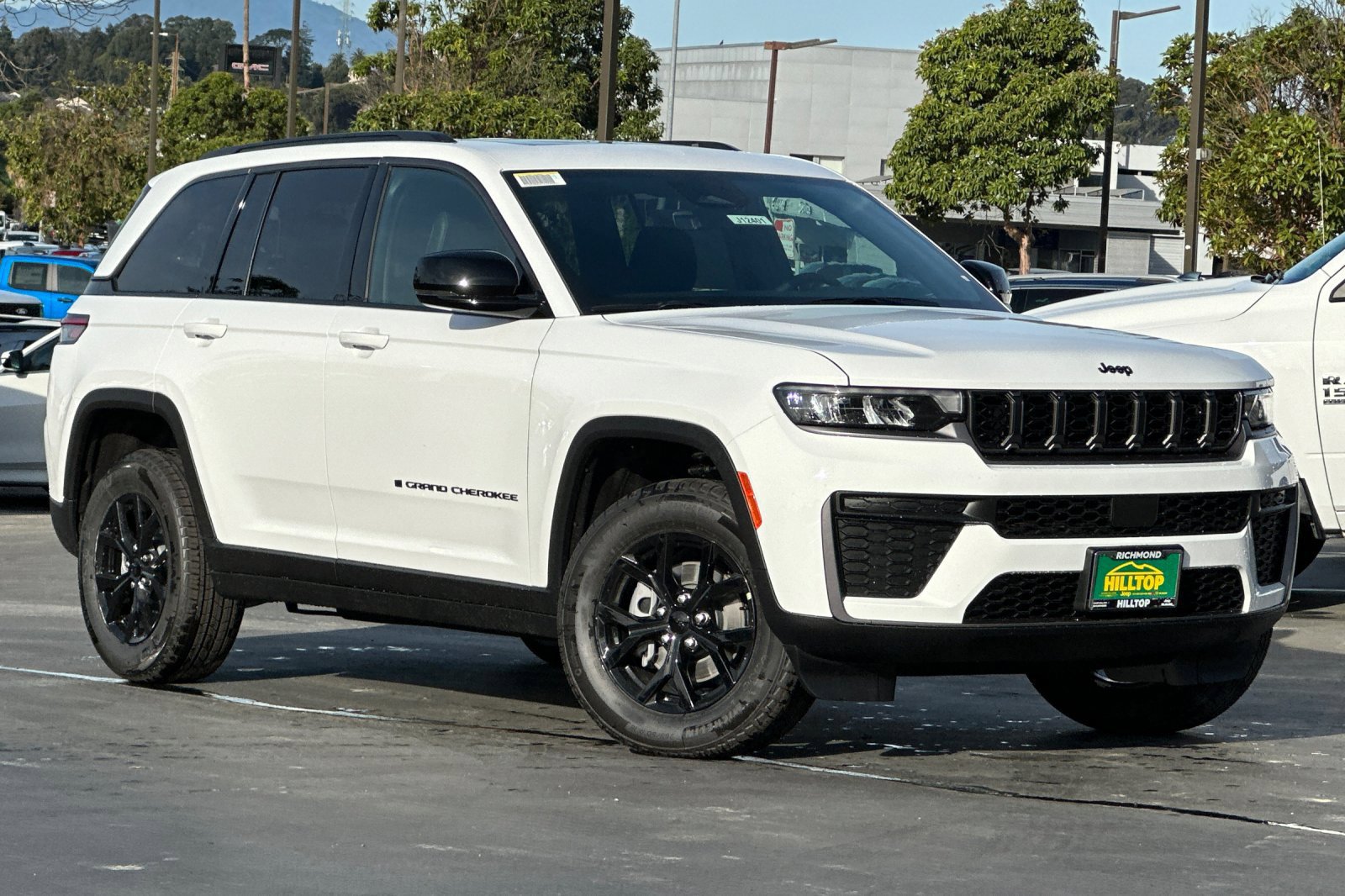 New 2026 Jeep Grand Cherokee Altitude AWD/4WD image 2