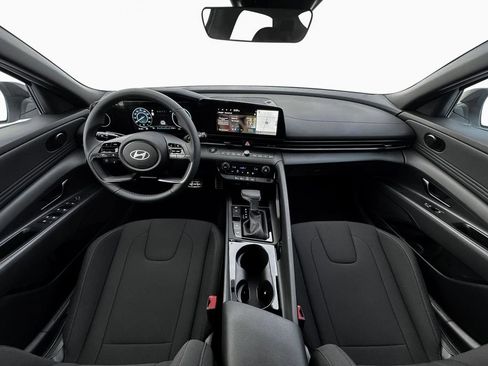 New 2025 Hyundai Elantra SEL FWD image 13
