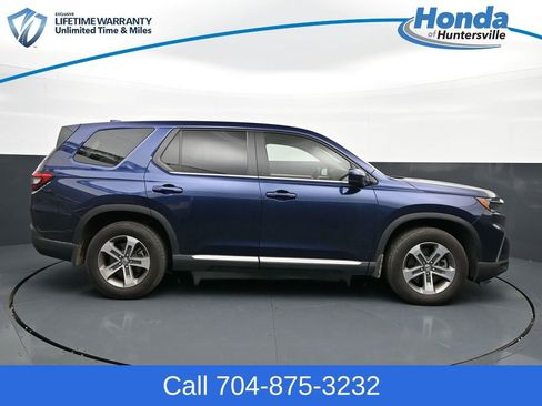 Used 2025 Honda Pilot EX-L image 9