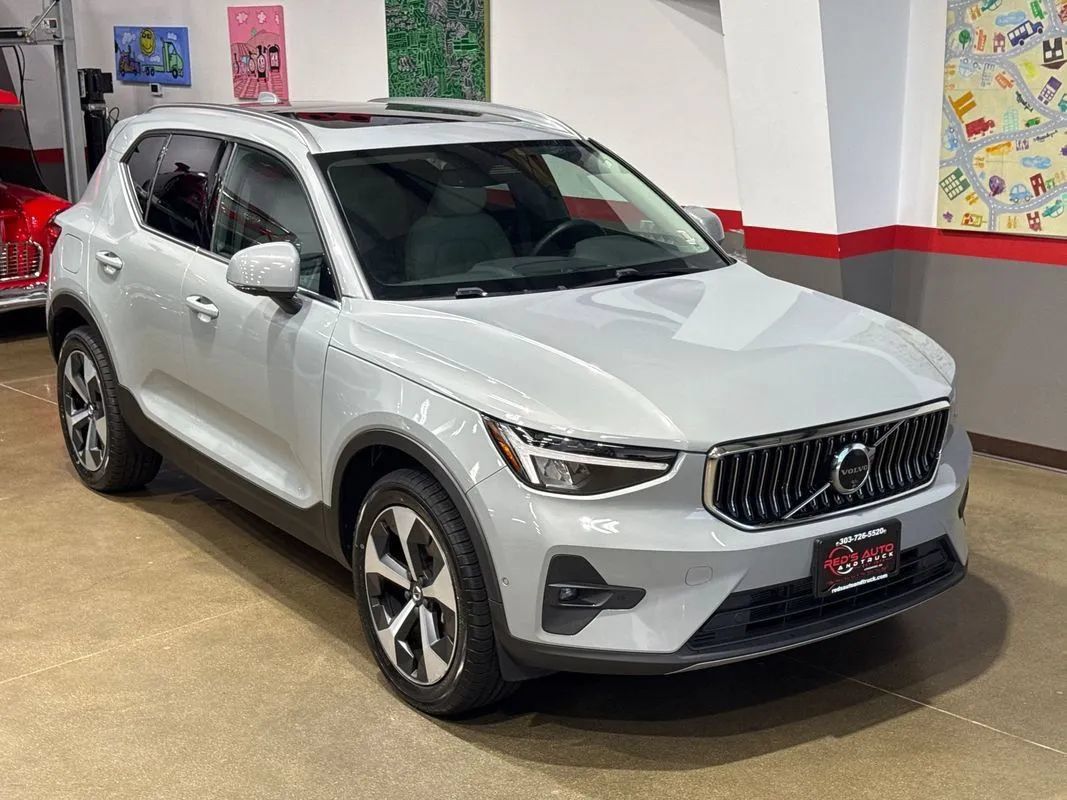 Used 2024 Volvo XC40 B5 Plus AWD/4WD image 55
