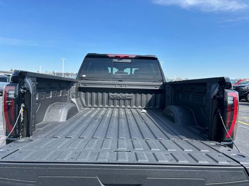 New 2026 GMC Sierra 2500 AT4 w/ AT4 Premium Plus Package AWD/4WD image 38
