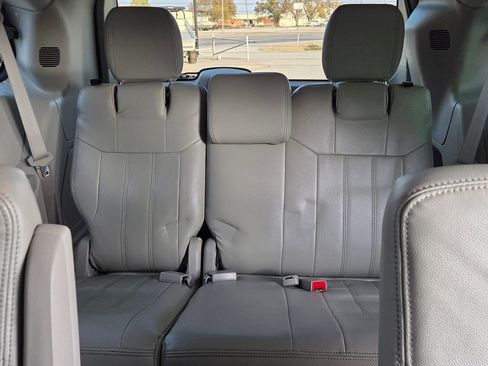 Used 2015 Dodge Grand Caravan SXT w/ UConnect Hands-Free Group image 13