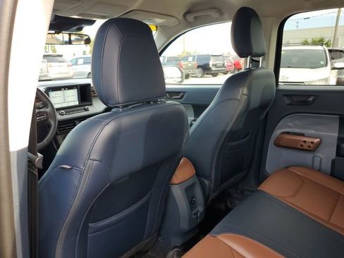 Used 2022 Ford Maverick Lariat image 11