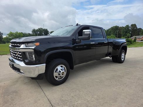 Used 2020 Chevrolet Silverado 3500 LTZ w/ LTZ Texas Edition AWD/4WD image 2