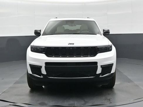 Used 2025 Jeep Grand Cherokee L Limited w/ Luxury Tech Group II image 9