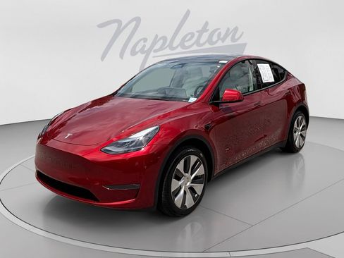 Used 2024 Tesla Model Y Long Range AWD/4WD image 1