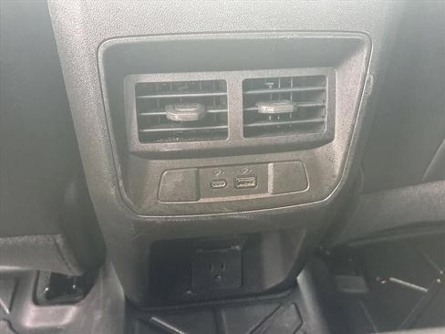 Used 2025 Chevrolet Colorado Z71 w/ Technology Package AWD/4WD image 19