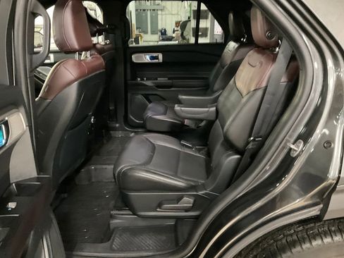 Used 2020 Ford Explorer Platinum w/ Premium Technology Package image 25