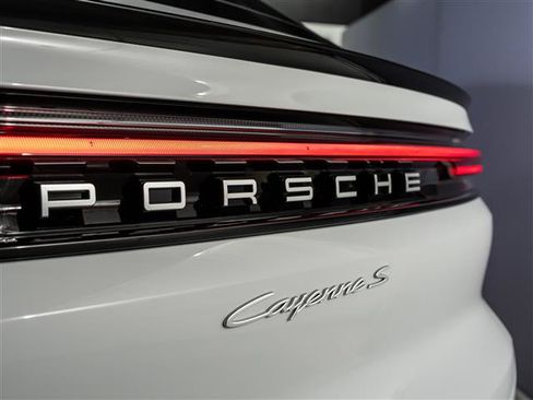 New 2026 Porsche Cayenne S AWD/4WD image 33