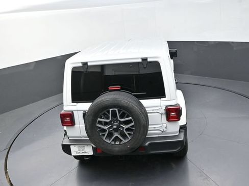 Used 2024 Jeep Wrangler Unlimited Sahara AWD/4WD image 16