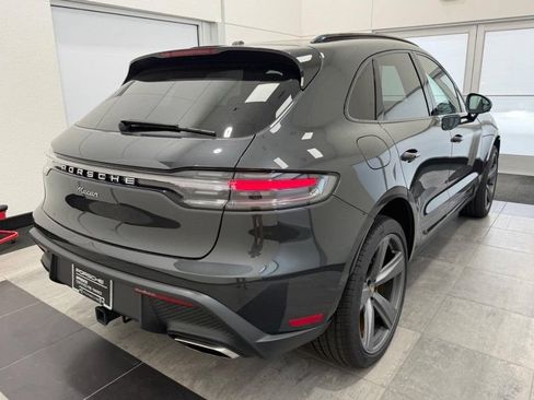 Certified 2025 Porsche Macan AWD/4WD image 5