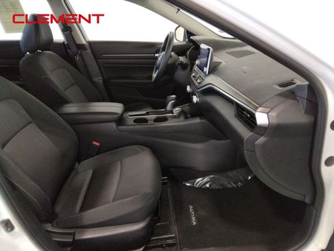 Used 2025 Nissan Altima 2.5 SV image 37